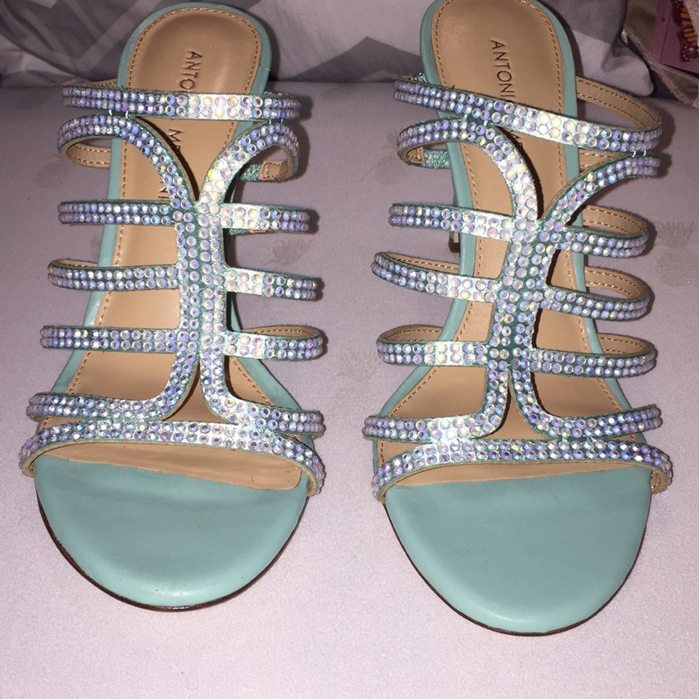 NWOT Antonio Melani blue sparkly heels